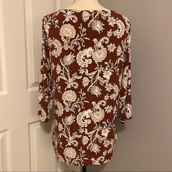 CHICO’S Twist Front Keyhole Scrolls 3/4 Sleeve Top - Picture 7 of 9